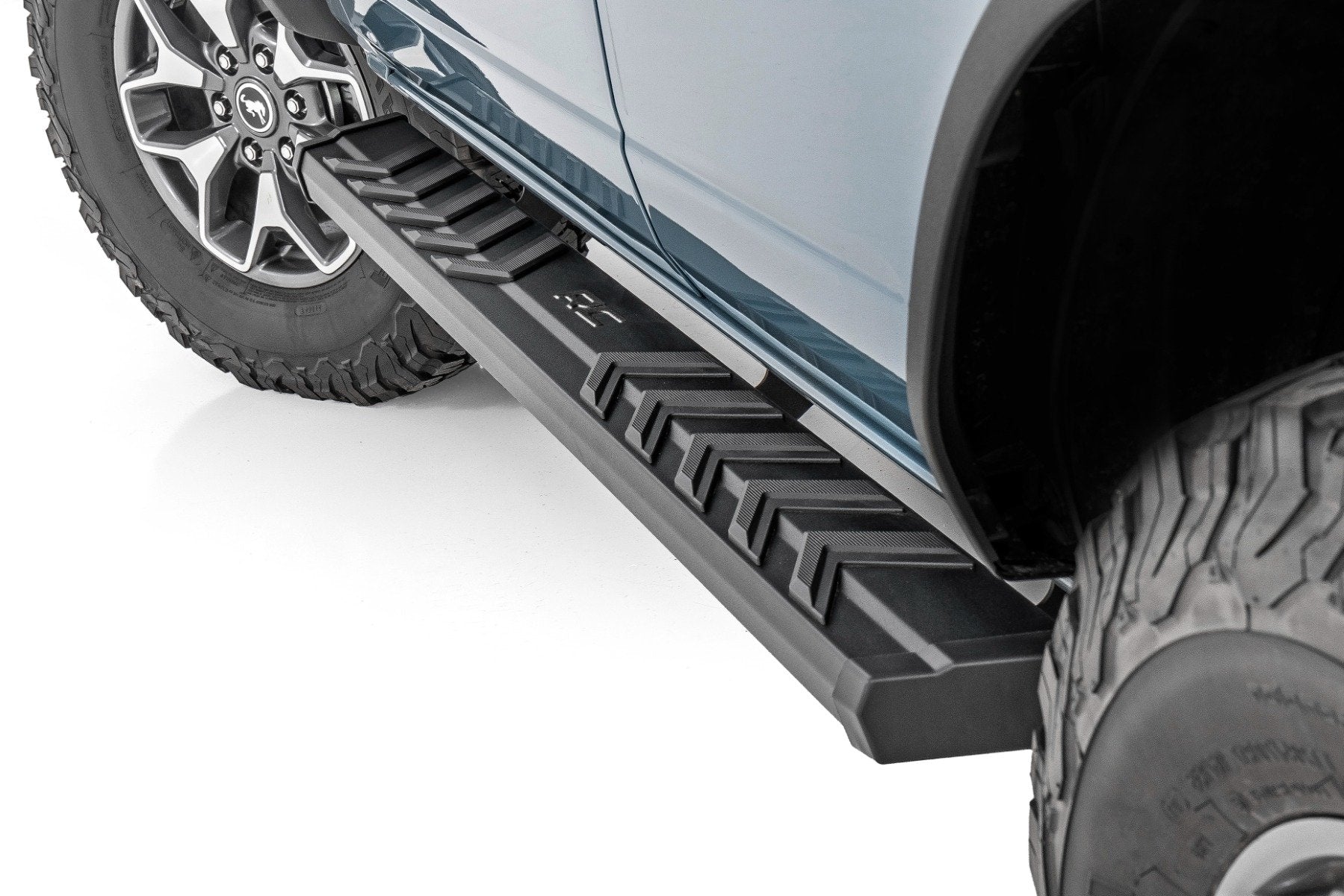 ROUGH COUNTRY BA2 Running Boards – 4 Door 21 24 Bronco