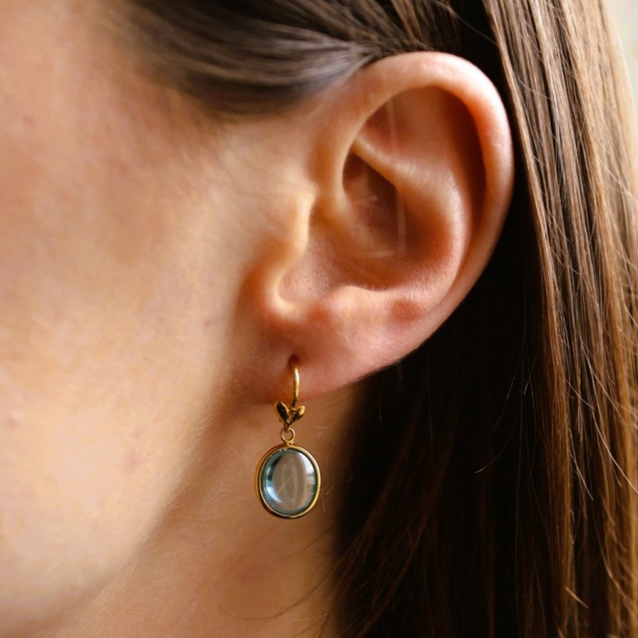 MARQUISE DE B Boucles d'oreilles Pendantes TIFFANY & CO "Olive Leaf"  en or jaune et topazes bleues