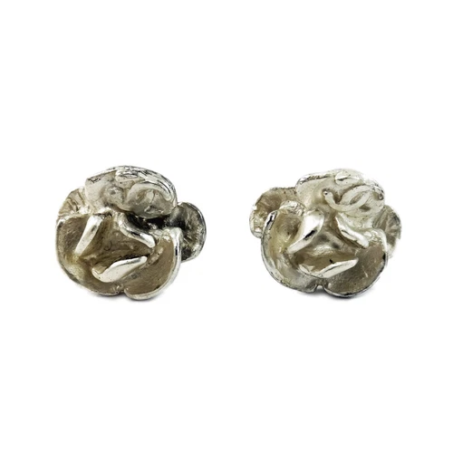Orecchini CHANEL Camelia COCOmark 00T placcati argento P0029459