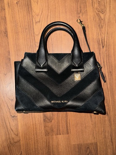 Borsa a tracolla MICHAEL KORS Rollins Small Chevron in pelle nera con ciottoli
