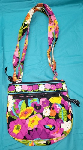 Vera Bradley Long Strap Floral Quilted Cloth Pockets Zipper Purse Pocket Book