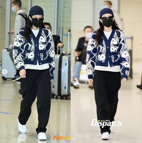 Chanel 2022 Cashmere Cardigan As Worn by Jennie Kim   retailed at $4800!