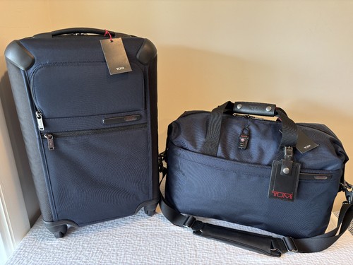 NWT Tumi 2 pc Set Navy Blue International Carry On Spinner & Expandable Tote Bag