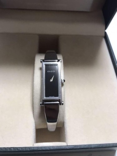 GUCCI 1500L Silver Quartz Watch Stylish Women's Timepiece Fashion Accessory
