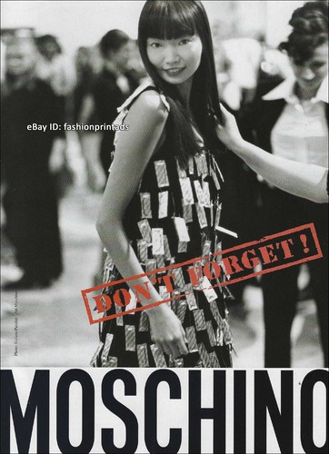 abito preservativo vintage MOSCHINO 1 pagina STAMPA ANNUNCIO 1996 IRINA PANTAEVA NON DIMENTICARE