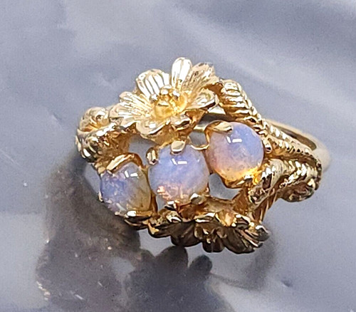 Vintage AVON Opal Lucite Gold tone band Ring size 7