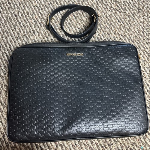 Michael Kors Kali Custodia grande per iPad a tracolla   Nero