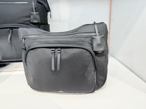 NEW Tumi Voyageur SUTTON 12.75” Nylon Crossbody Shoulder Bag   BLACK w  GUNMETAL