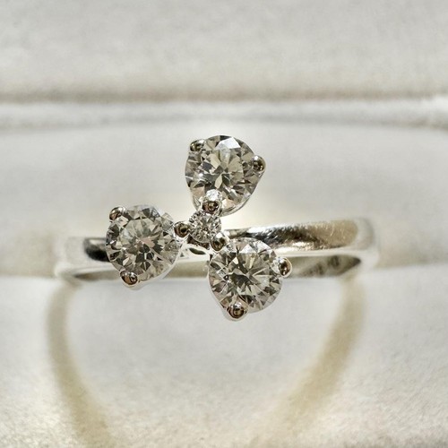 De Beers K18 750 Diamond Ring US Size 7.25 EU 55 Ladies Accessories