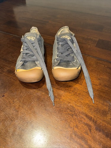 KEEN  Canvas Blue Shoes Women Size 8  Natural Cotton Loosed Lined  Used