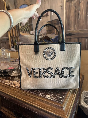 Borsa VERSACE Medusa La Vacanza grande con borchie e bordo in pelle di rafia nuova con etichetta $2.075