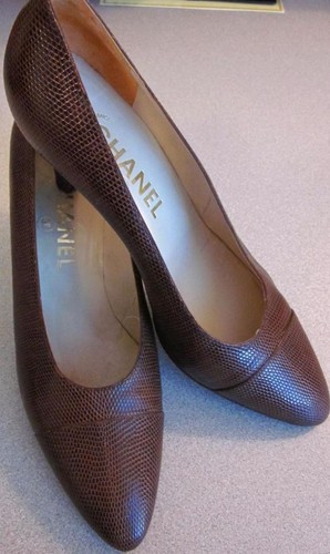Scarpe décolleté CHANEL in pelle marrone scuro con stampa animalier rettile taglia 39 5   9 5 Rt $775