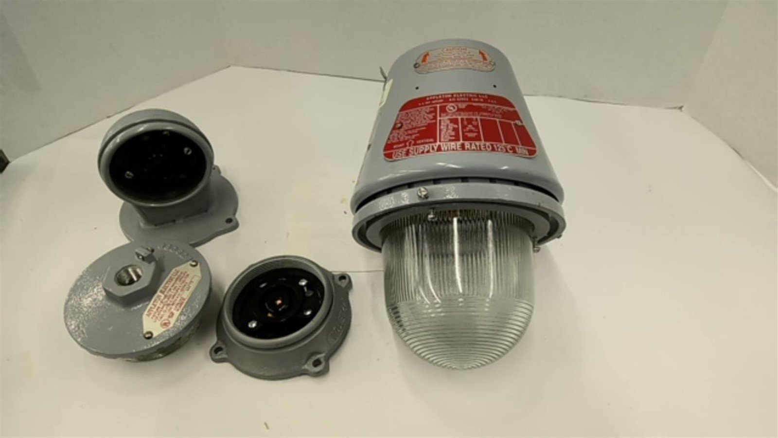 BME BEARINGS AND SURPLUS Appelton AAU 1N A 51 Vented Lighting Fixture and