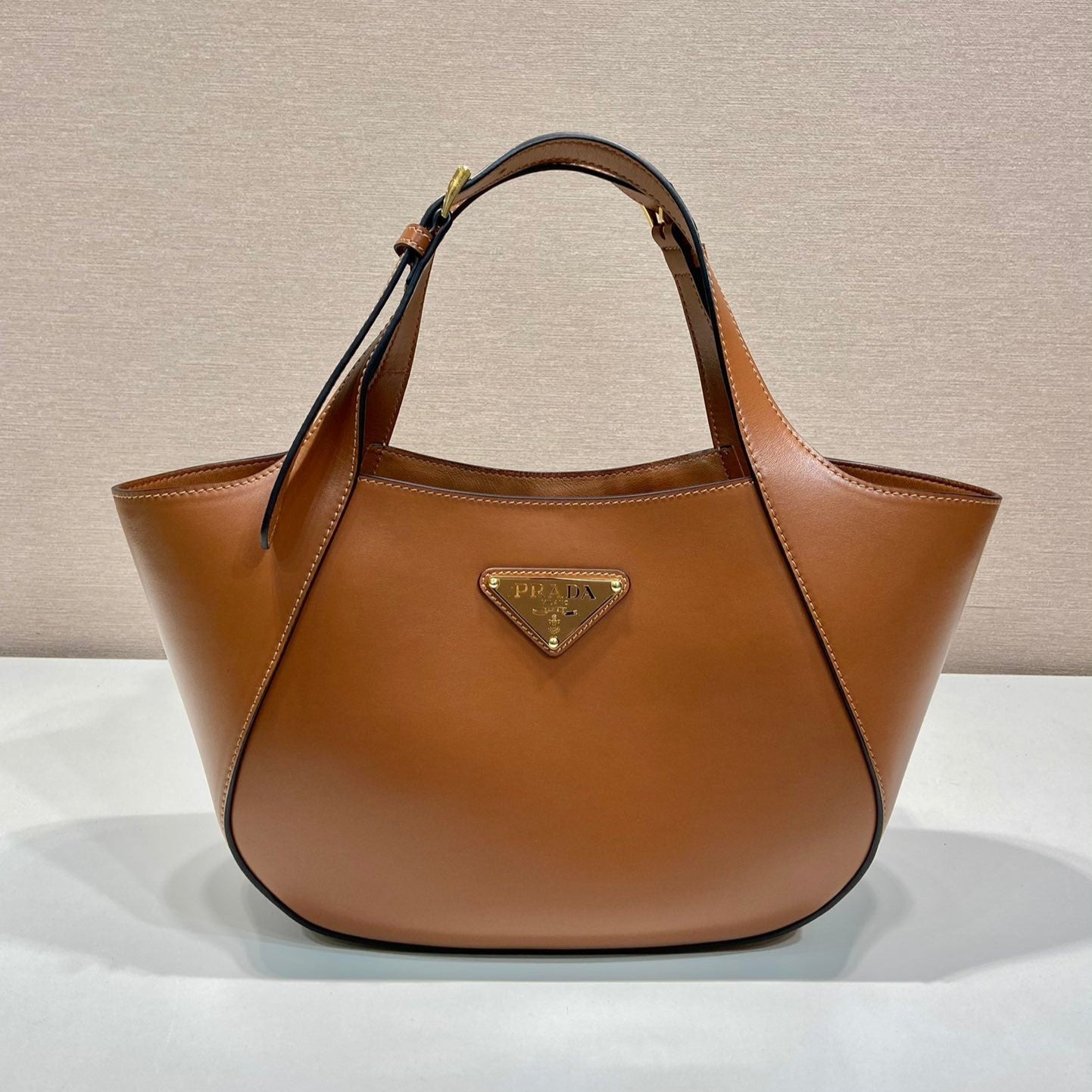 PRADA BAG TOTE BAG 28 IN CINNAMON BROWN SHEEPSKIN GOLD LOGO