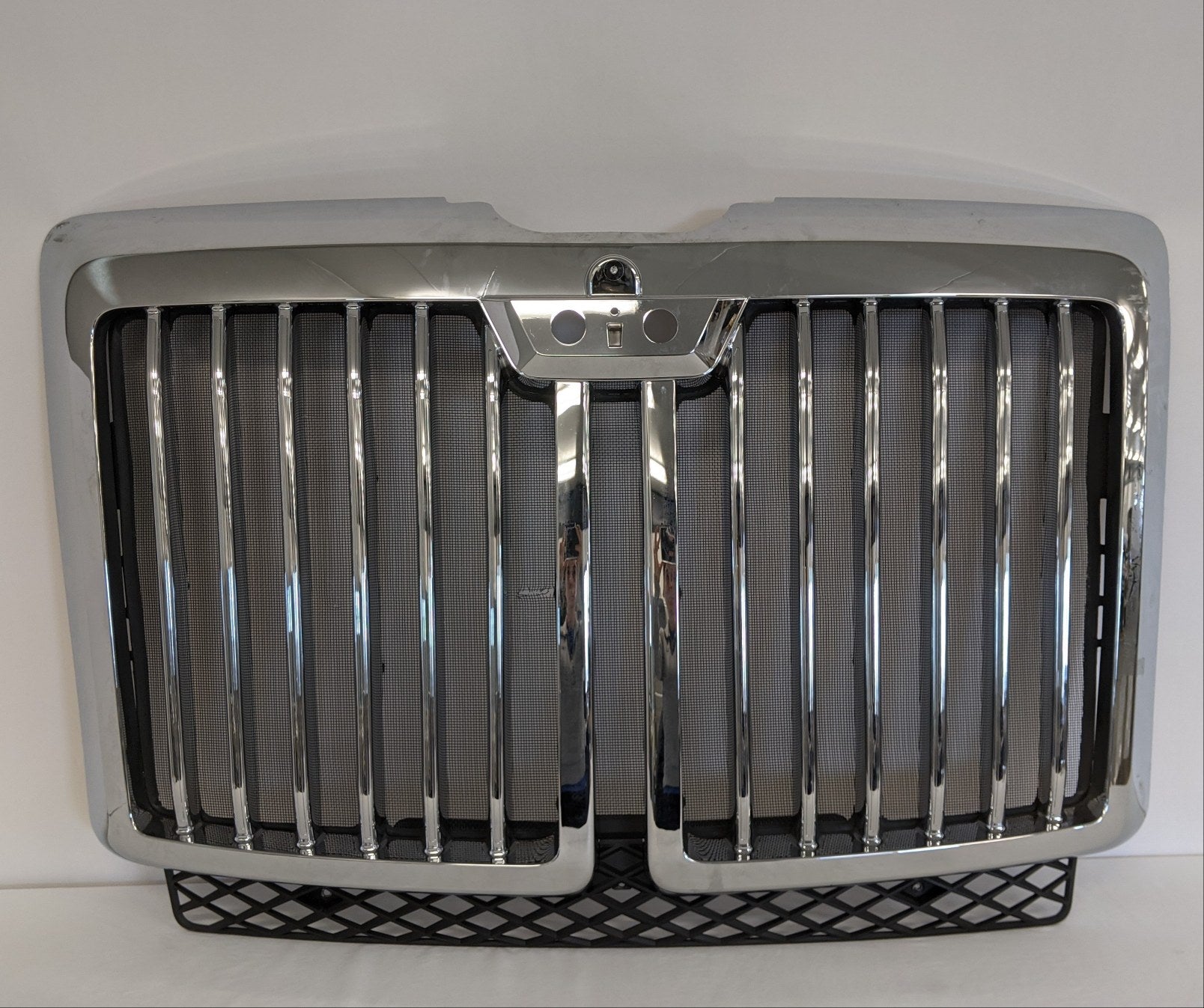 Damaged Western Star 57X Chrome Hood Mounted Grille   P/N A17 21726 000