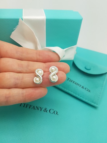 Tiffany & Co. Very Rare Pearl Infinity Sterling Silver Classic Pearl Earrings
