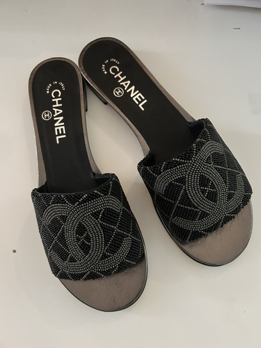 Chanel 20P Black Grey Pearl Embroidery Bead CC Logo Slide Sandal Mule Flat 39.5