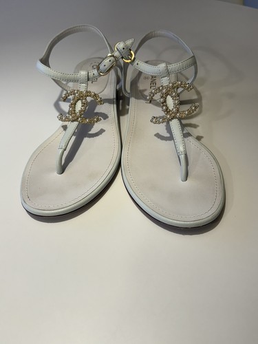 Chanel F21 Interlocking CC White Leather Thong Sandal Flats G Size 37
