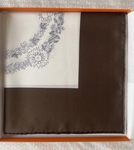HERMÈS Hermes Scarf Brides de Gala en Fleurs 90 cm silk brown white Carre flower 35"