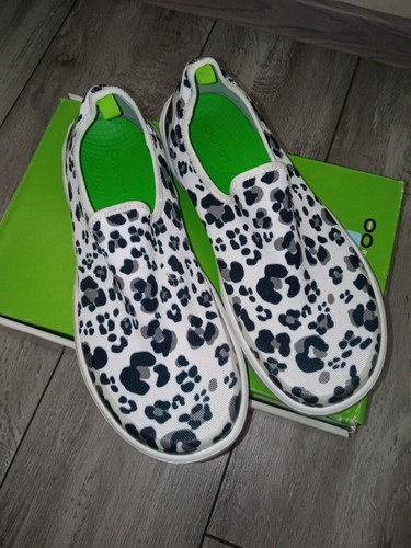 Oofos OOmg Womens 8 Snow Leopard Print Recovery Comfort Shoes