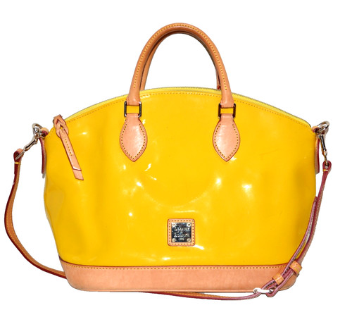 Borsa a tracolla Dooney & Bourke Darcy gialla vernice pelle marrone chiaro