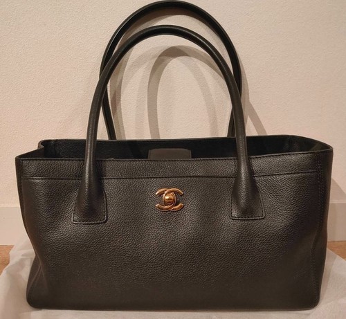 Borsa Executive Chanel usata in pelle caviale nera piccola autentica COCO 12 2 pollici