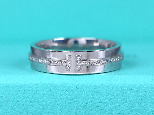 TIFFANY & CO. Anello stretto Tiffany & Co $4.650 oro bianco 18 carati diamante tondo 5 5 mm T misura 9 5