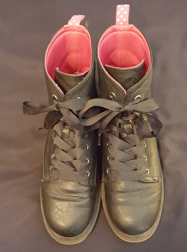 LI NING Drash boots w  pink lining & pink & while polka dot tag. Size 8.5