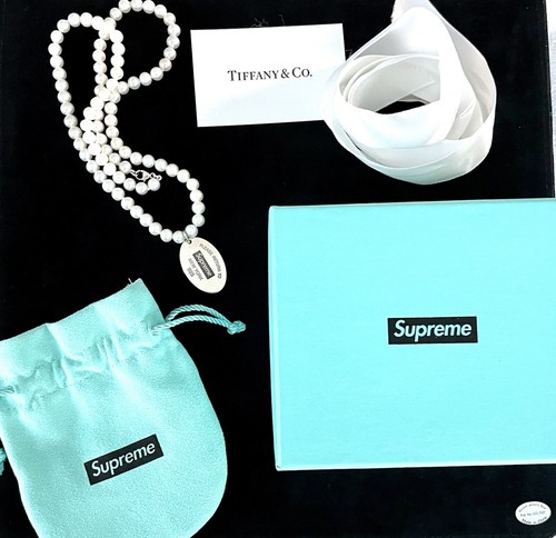 Collana Supreme X Tiffany & Co. con targhetta di perle e argento “LIMITATA” e “RARA