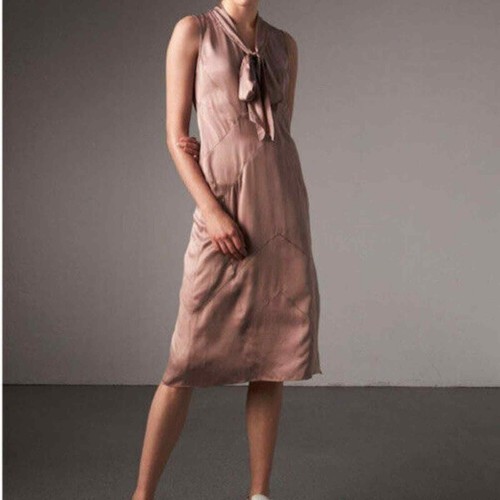 Abito Burberry in raso di seta con scollo a cravatta  donna taglia 8 US   rosa talpa antico