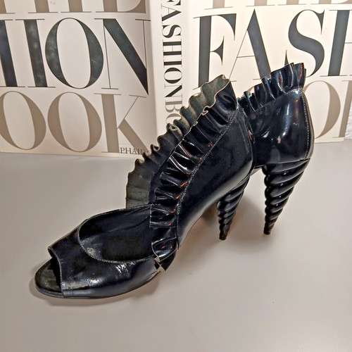 JEFFREY CAMPBELL Michelle nera in pelle verniciata   tacco unicorno   taglia 7 usati