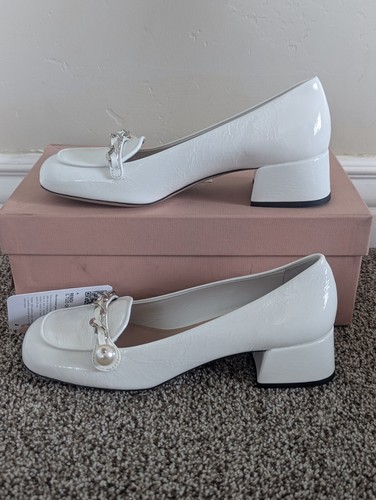 Mocassini slip on donna Miu Miu finta perla accenti vernice pelle bianca taglia 7