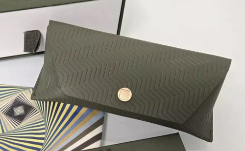 AKONI Soft Green Sunglasses Eyeglass Case   With Box & Colored Cloth