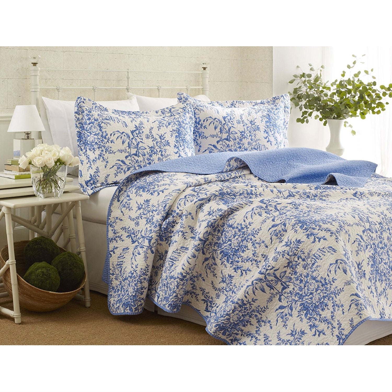 2736 King size 100 Percent Cotton Quilt Bedspread Set with Blue White Floral Leaves Pattern