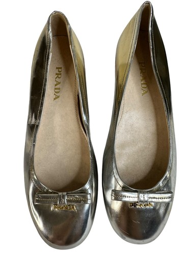 Ballerine ballerine Prada Milano smalto argento metallizzato US 4 EU 35 fiocco logo