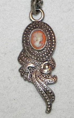 Vintage DM Lind Victorian Lady Cameo Silver Tone Bead Pendant 24" Chain Necklace