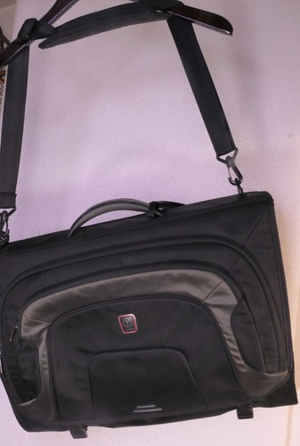 TUMI LUGGAGE 6733D TRI F GARMENT BAG CARRY TYPE TRAVEL