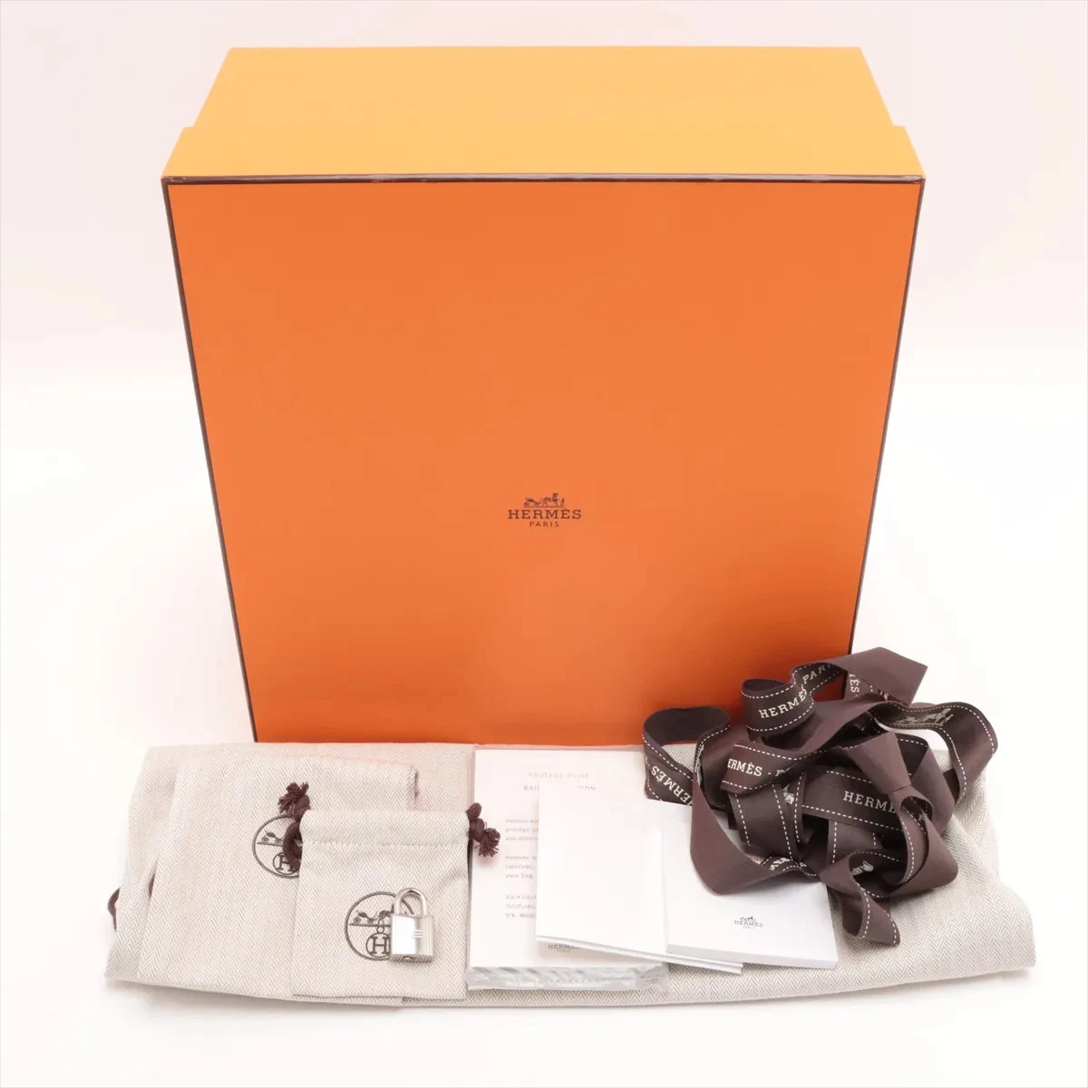 Hermès Kelly 28 Serie Veau Epsom Raccordi in Metallo Argento Nero U:2022