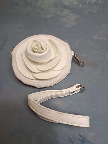 KATE SPADE Kate & Mallory 3d flower wristlet