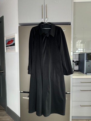 Brioni Mens Black Cashmere Reversable Overcoat w  Belt Hand Tailored in Italy