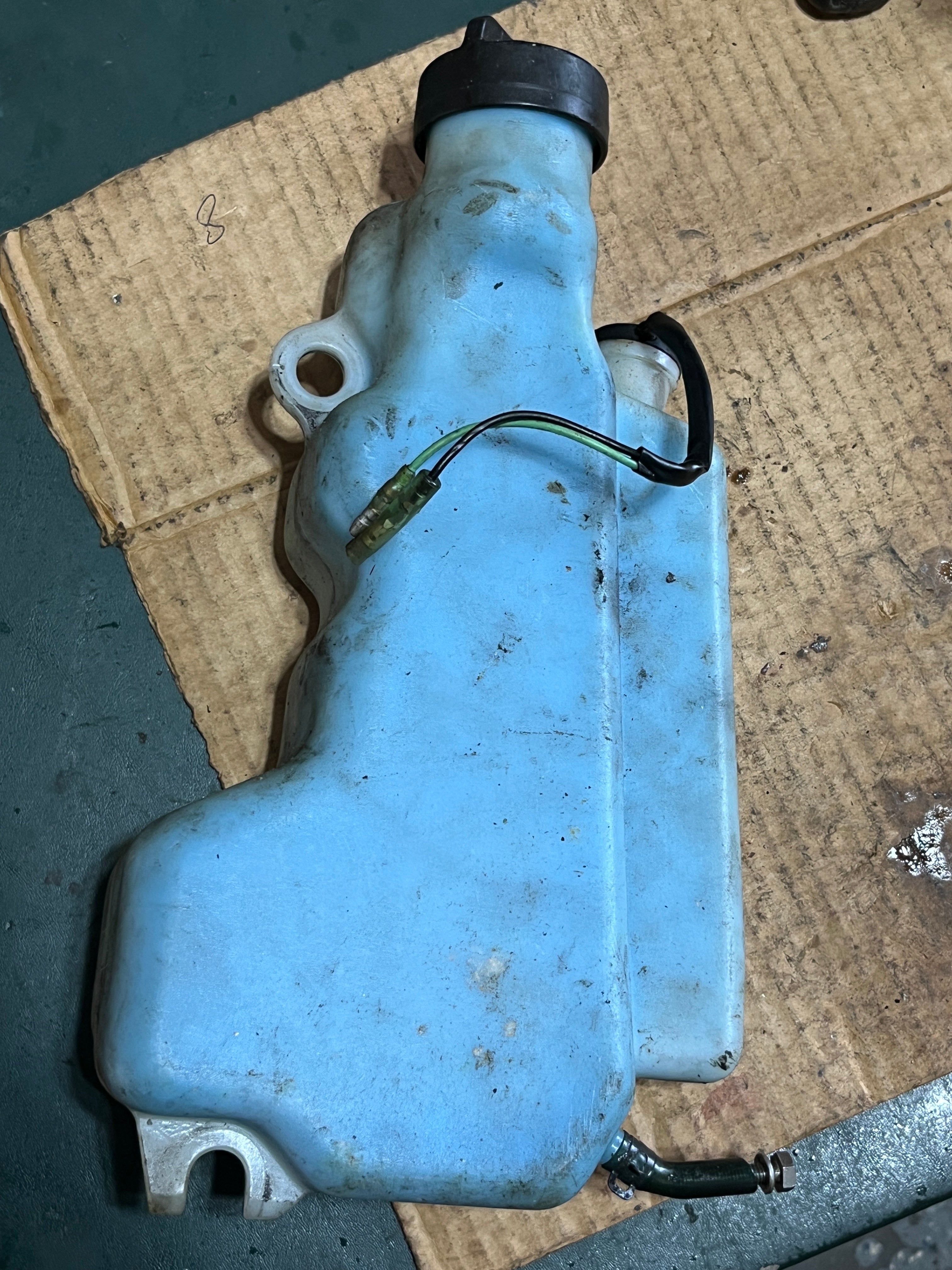 MARINE PARTS GALORE OFFICIAL STORE 40 50 hp Nissan Tohatsu 3C8710100 3C8710101 oil tank 3c8710150 cap sensor 3C8710200 3C8710201 two stroke 40d 2002 2003