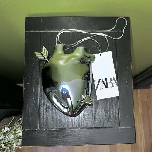 ZARA Silver Metallic Anatomical Heart Shaped MINAUDIÈRE BOX CLUTCH SHOULDER BAG