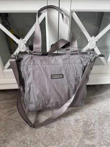 RIMOWA Borsa Kipling grigia in nylon con tracolla regolabile rimovibile e manici superiori